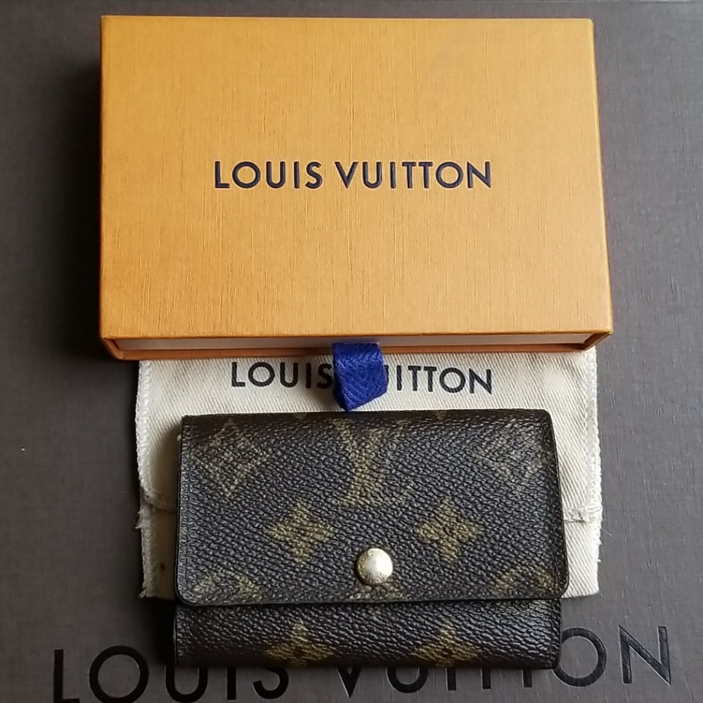 Louis Vuitton Momogram 6 Key Holder